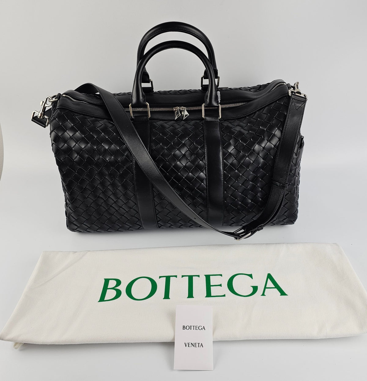 BOTTEGA VENETA Black Intrecciato Leather Medium Duffle Bag New & Authentic