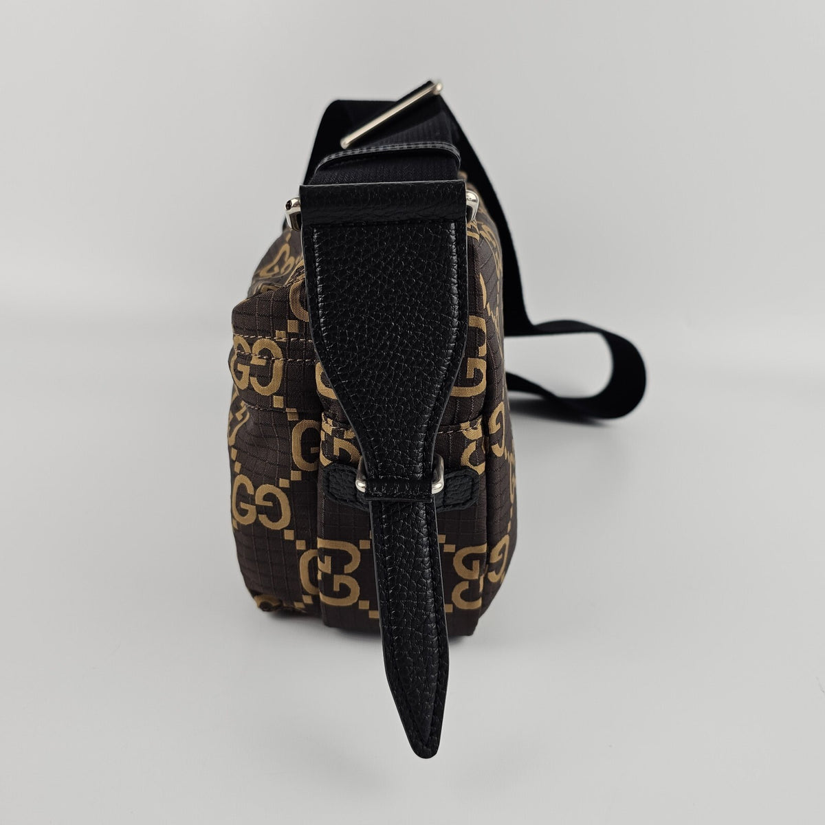 GUCCI $1680 Ebony And Beige GG Ripstop Crossbody Bag New & Authentic