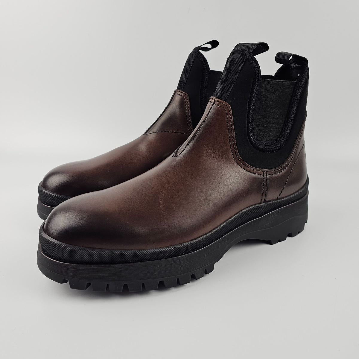 PRADA $1450 Ebony Brown Leather And Stretch Fabric Chelsea Boots New/Authentic