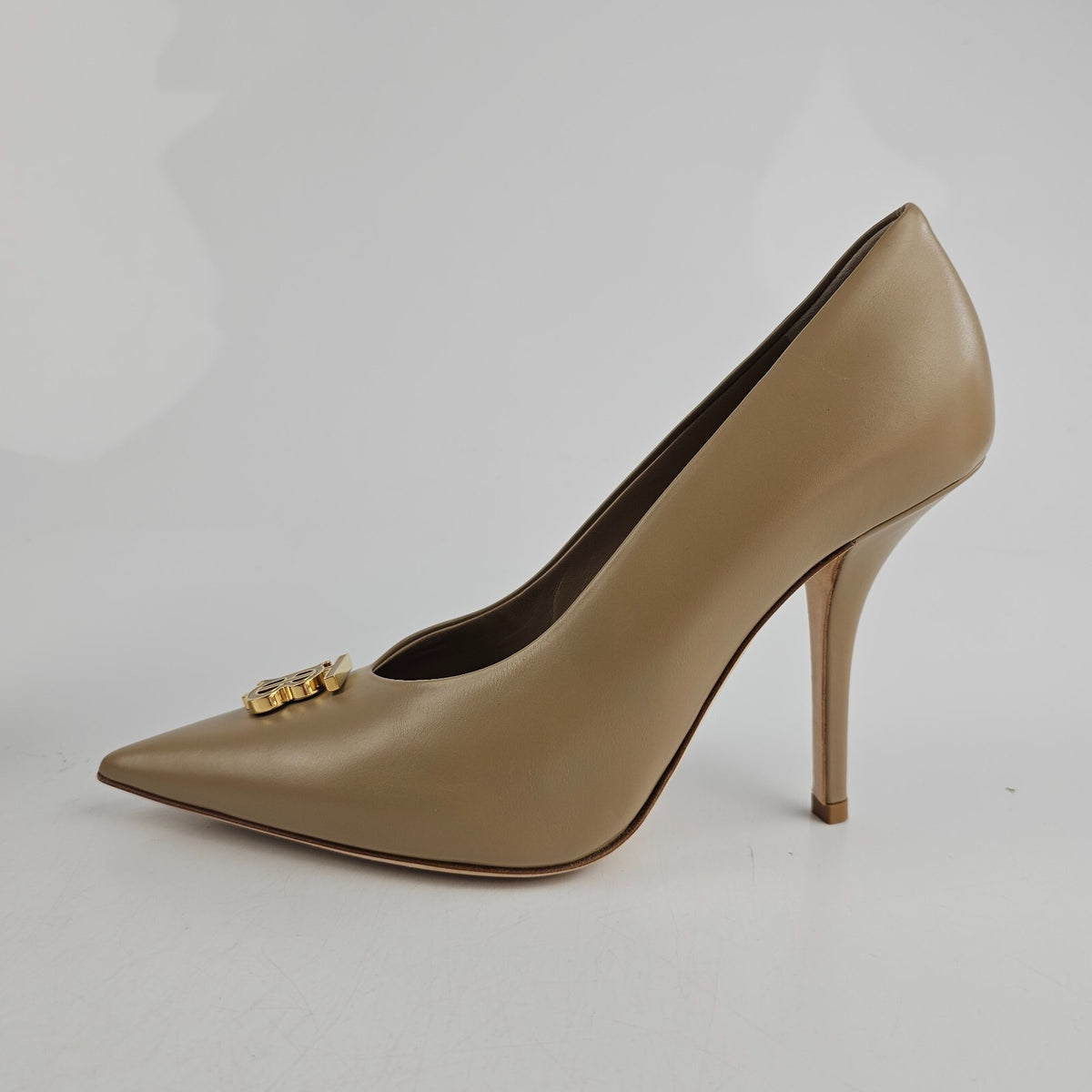 BURBERRY Ezra 100mm Nude Leather Pumps Size 40 US 10
