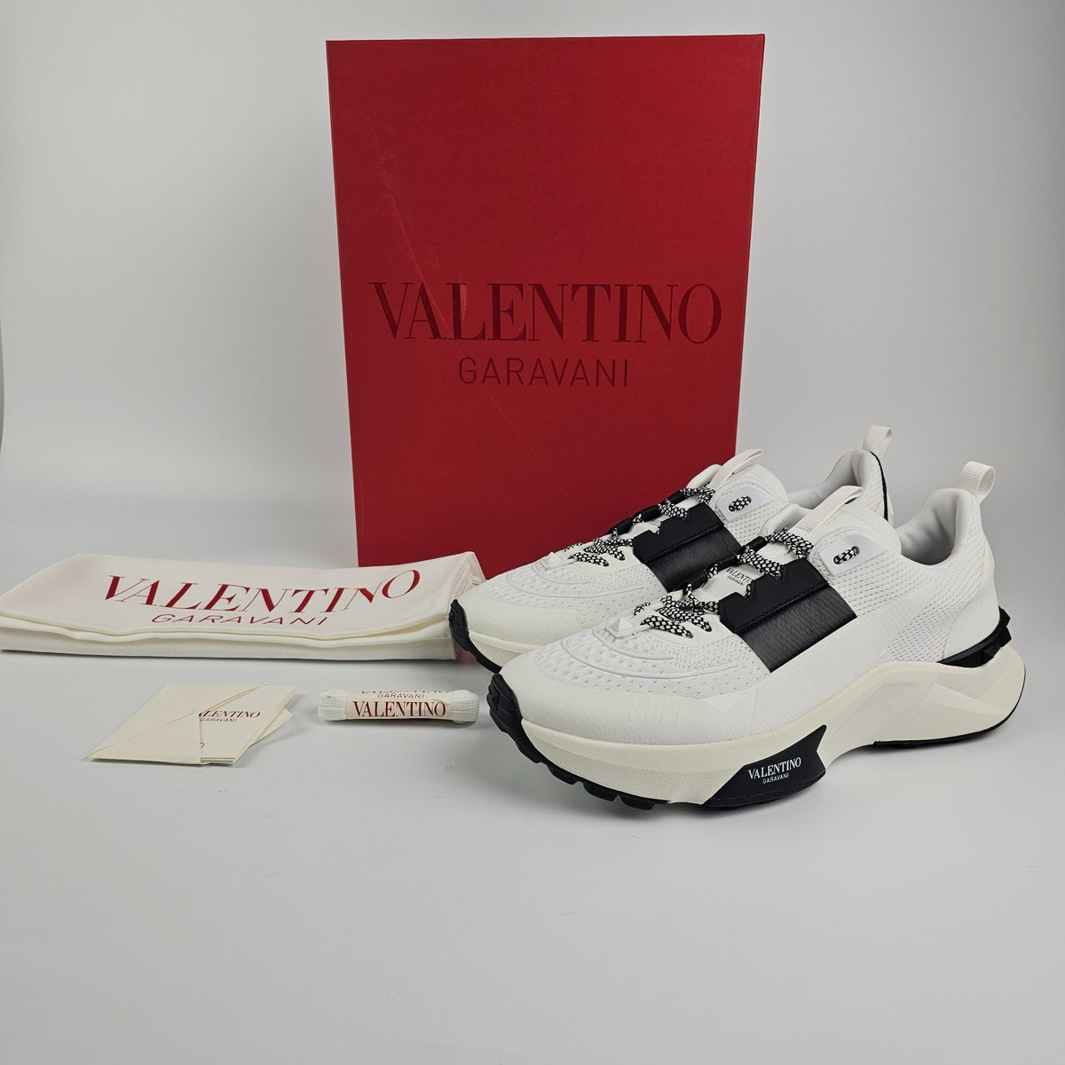 VALENTINO GARAVANI True Act $980 White/Black Sneakers New And Authentic