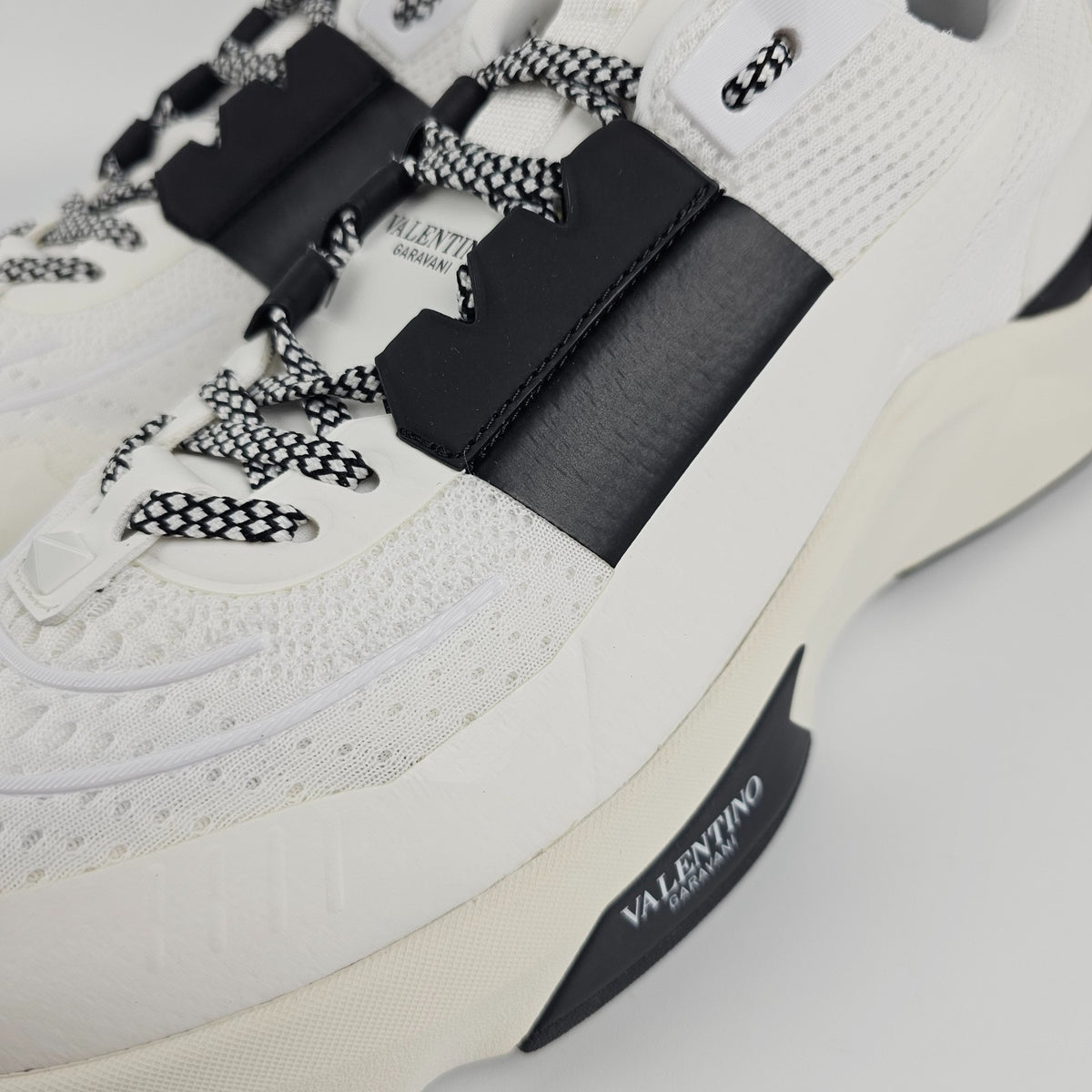 VALENTINO GARAVANI True Act $980 White/Black Sneakers New And Authentic