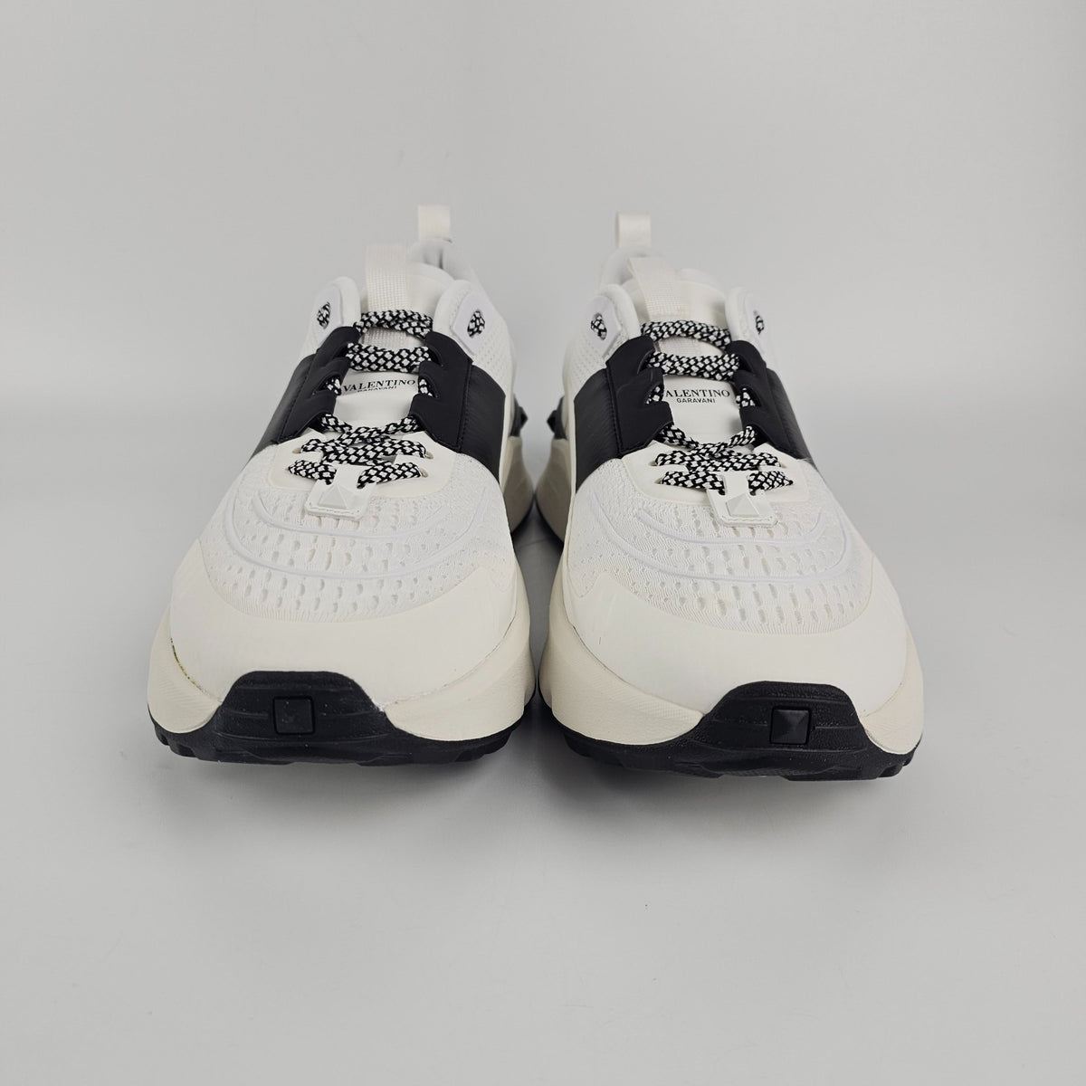 VALENTINO GARAVANI True Act $980 White/Black Sneakers New And Authentic