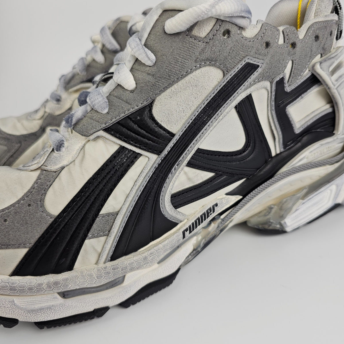 BALENCIAGA Runner Men's Gray Low Top Sneakers New