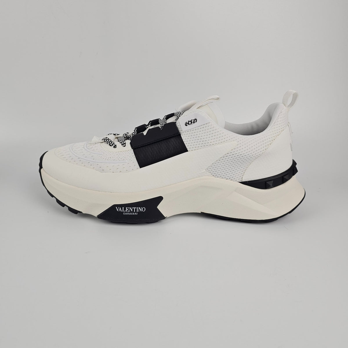 VALENTINO GARAVANI True Act $980 White/Black Sneakers New And Authentic