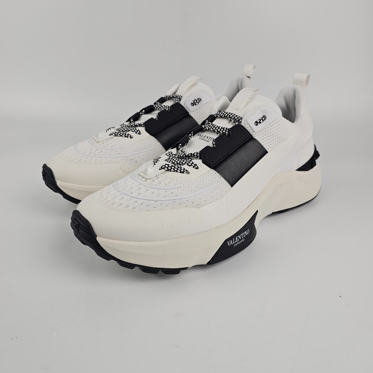 VALENTINO GARAVANI True Act $980 White/Black Sneakers New And Authentic