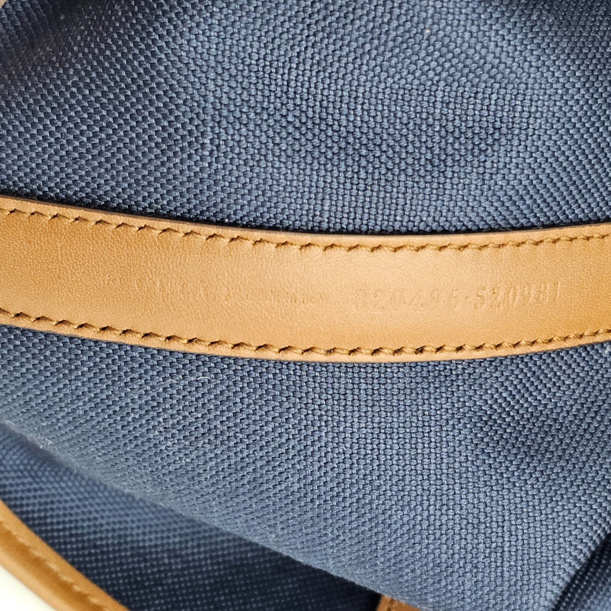 GUCCI Totissima Small $2180 Blue GG Denim Tote Bag New & Authentic