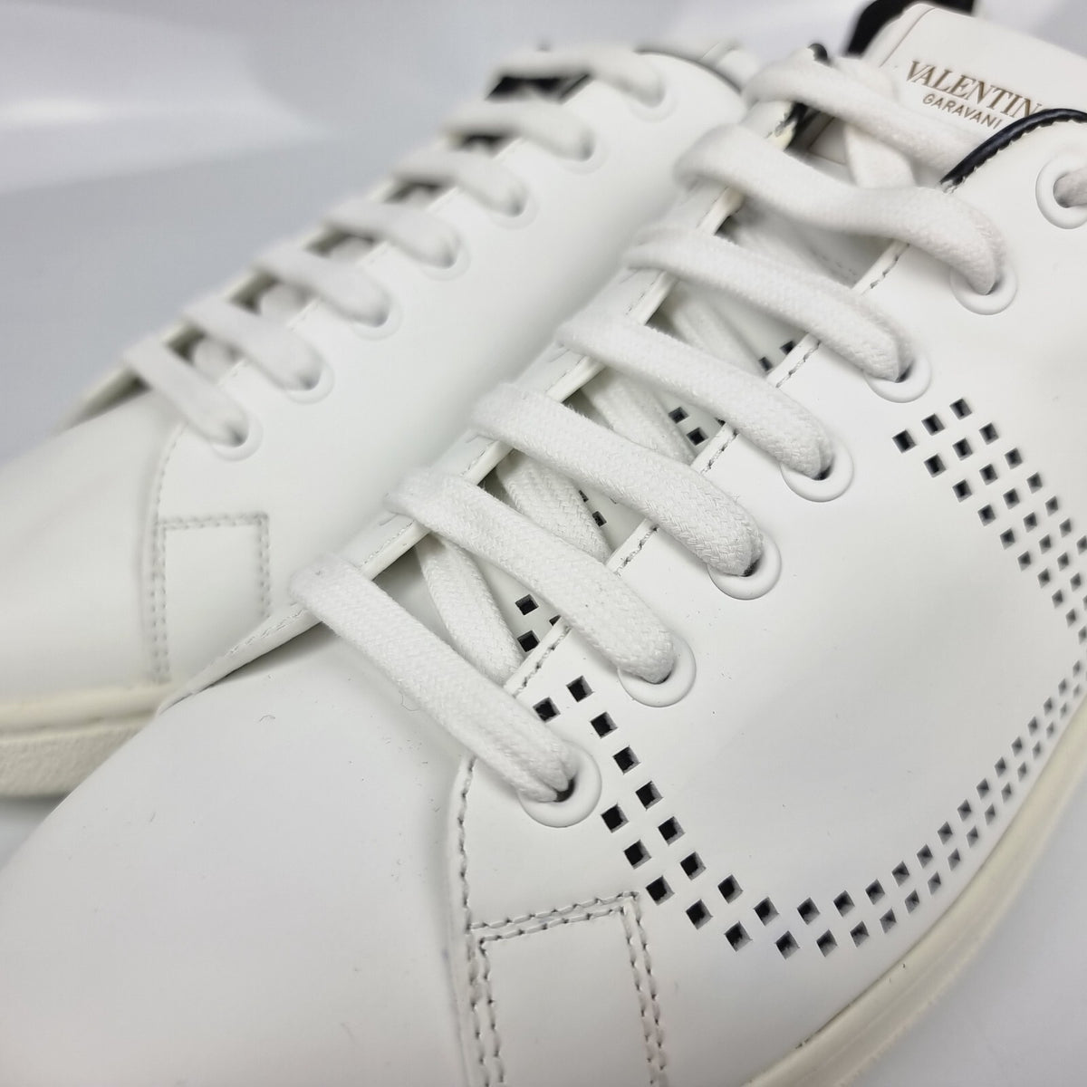 VALENTINO GARAVANI Backnet Men's White And Black Sneakers New Size 42 US 9