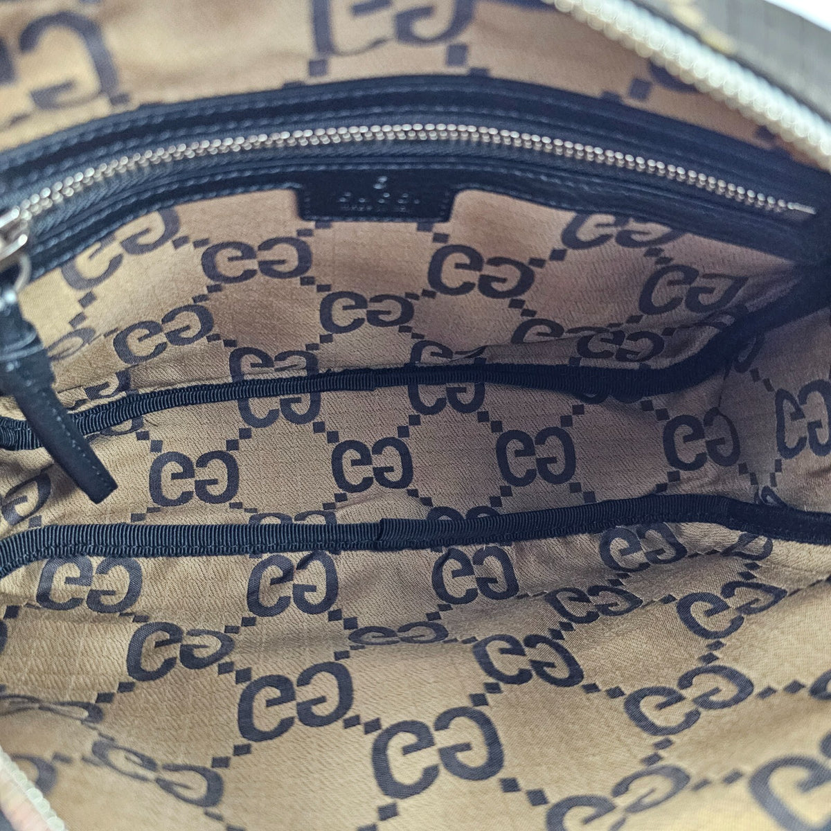 GUCCI $1680 Ebony And Beige GG Ripstop Crossbody Bag New & Authentic