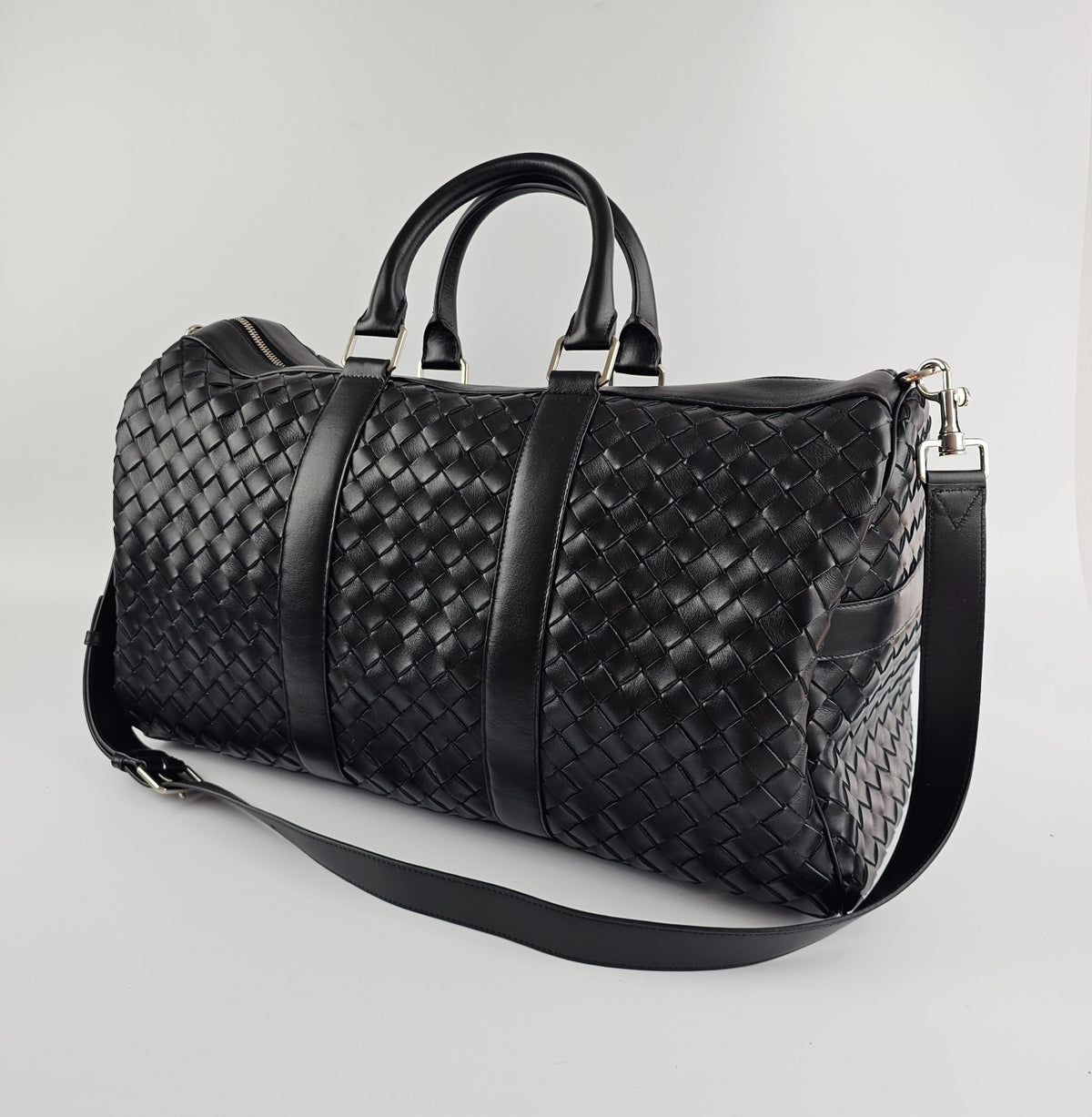 BOTTEGA VENETA $5900 Black Intrecciato Leather Medium Duffle Bag New & Authentic
