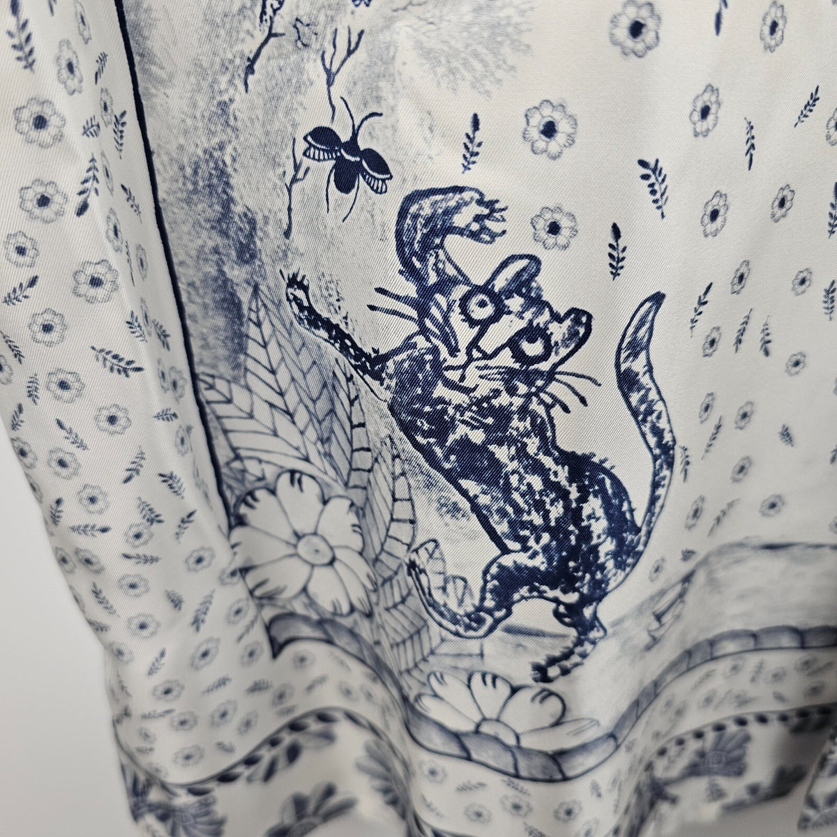 DIOR $2250 White And Navy Blue Silk Shirt New & Authentic Size 39