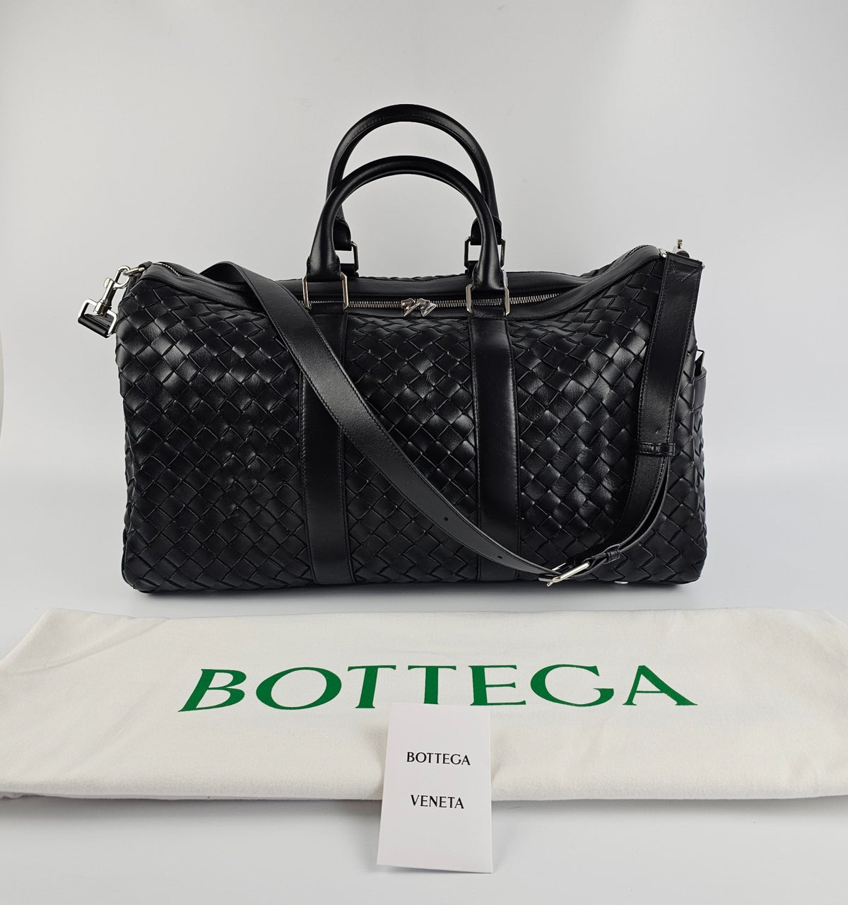 BOTTEGA VENETA Black Intrecciato Leather Medium Duffle Bag New & Authentic
