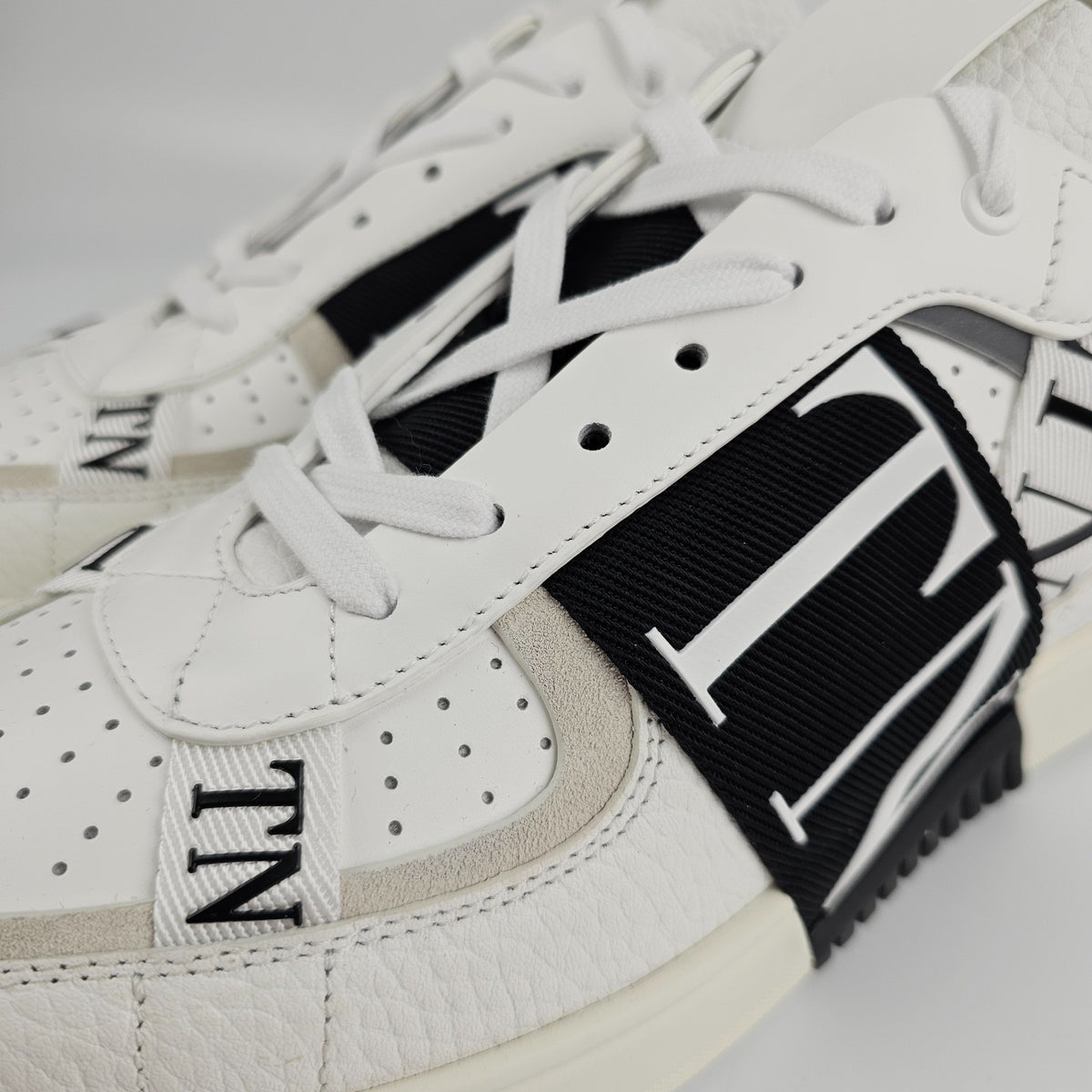 VALENTINO GARAVANI VL7N White Sneakers New And Authentic