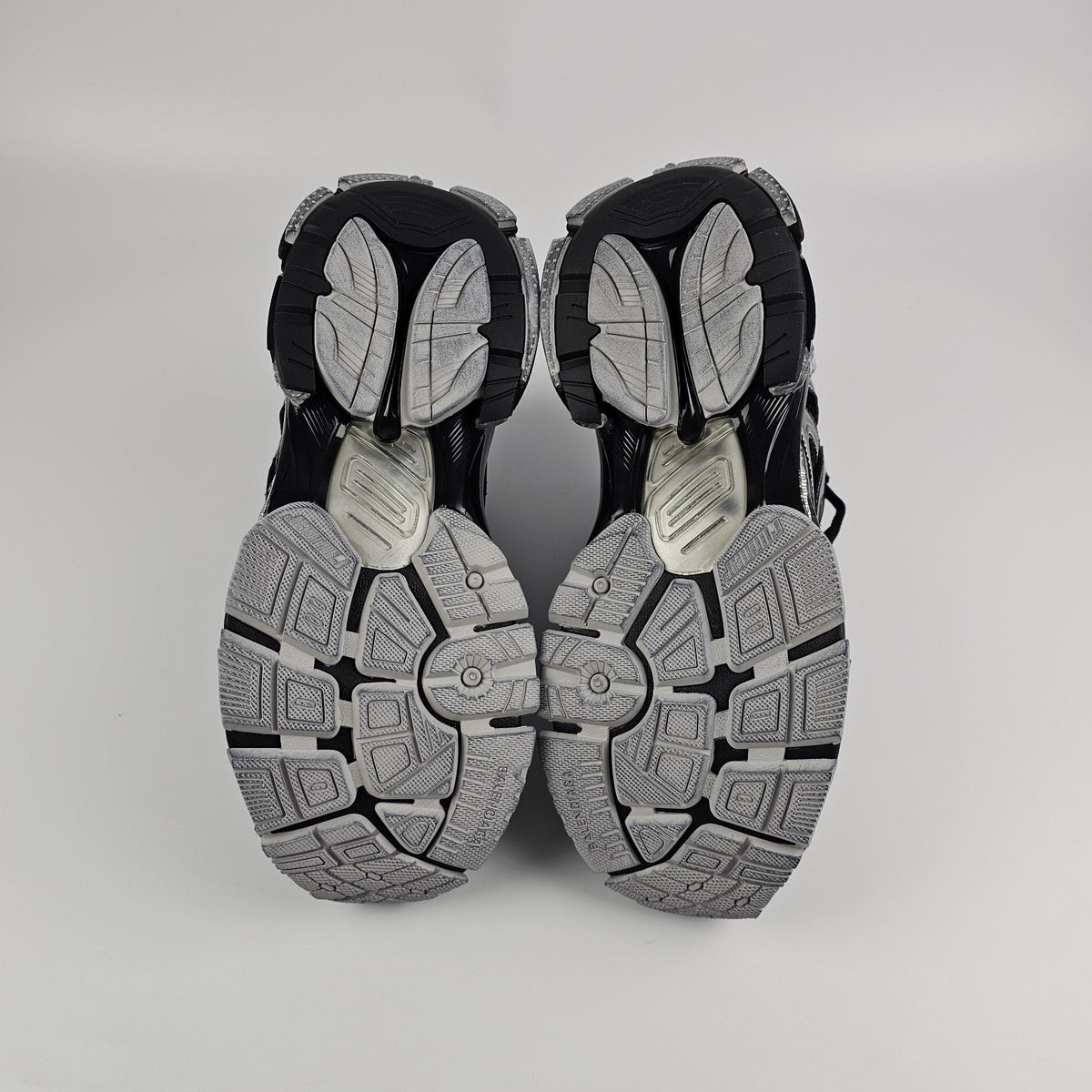 BALENCIAGA Runner $1190 Men's Black/Silver Sneakers New & Authentic